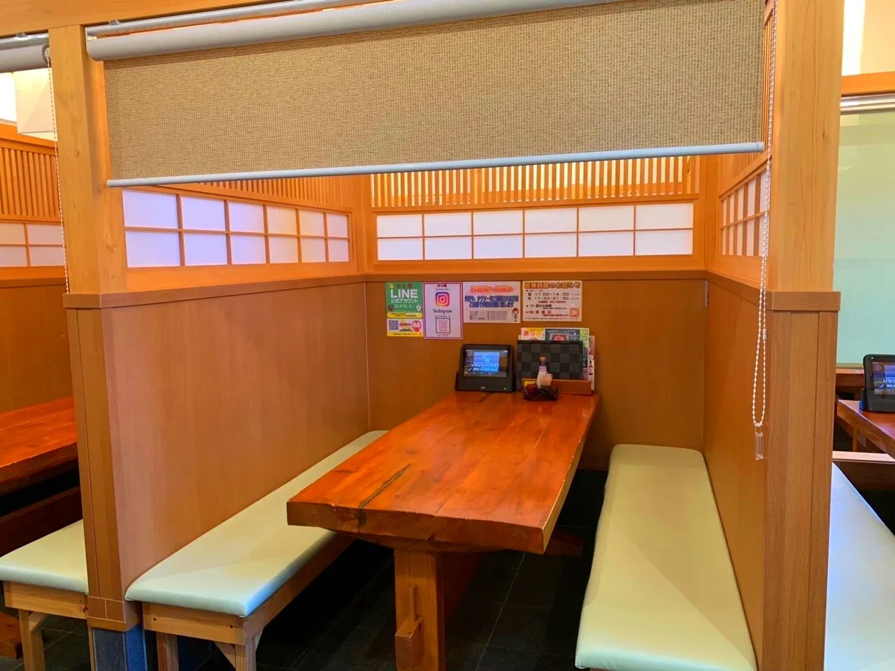 4〜6名用テーブル席